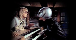 Paul Williams performing in Brian diploma's movie, Phantom of the Paradise.